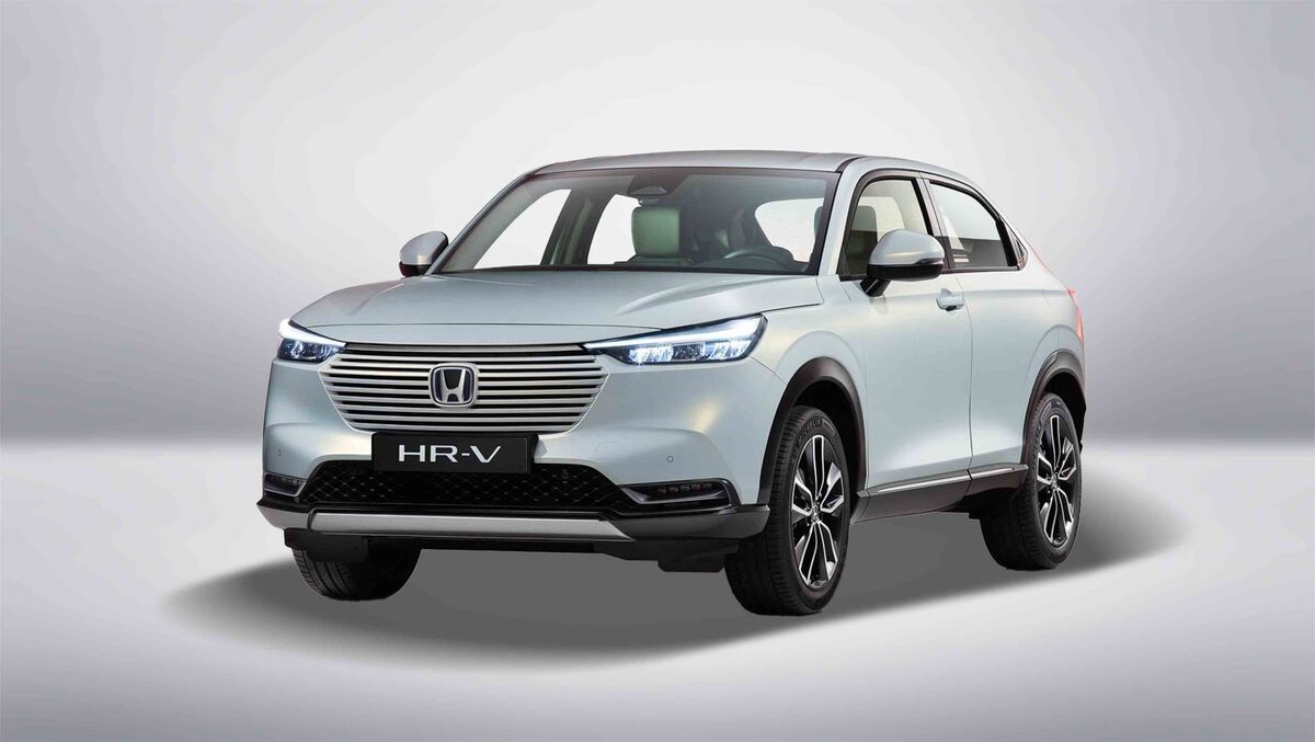 واکنش سرد بازار ماشین به افزایش قیمت بنزین | برخی خودروهای مونتاژی و وارداتی گران شدند