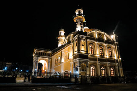از شکوه مسجد کبود تا تاریخ مسجد شاه دوشمشیره؛ نگین فیروزه‌ای مزارشریف