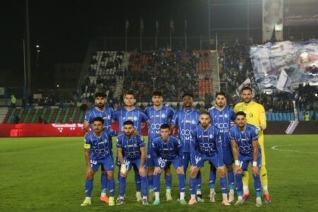 استقلال در آستانه پاکسازی خارجی‌ها