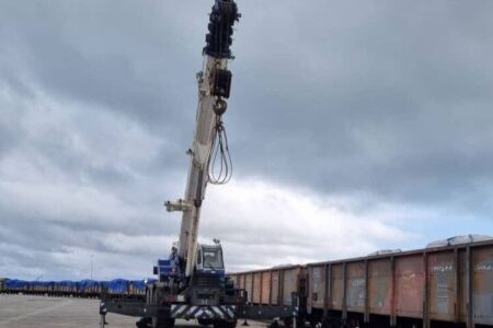 تخلیه نخستین محموله سیمان نیزار قم در بندر کاسپین آغاز شد