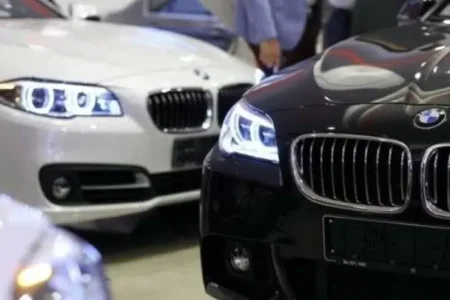 خداحافظی خودروهای لوکس و نیمه‌لوکس با بنزین سهمیه‌ای؛ حذف کارت سوخت ماشین‌های بالای ۱۳۰۰ سی‌سی