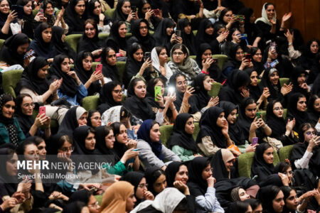 دانشجو نباید بابت یک بیانیه یا حرف، نگران آینده شغلی‌اش باشد