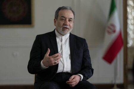 عراقچی: همسایگان ما اولویت هستند؛ همکاری نزدیک‌تر با مسکو خواهیم داشت