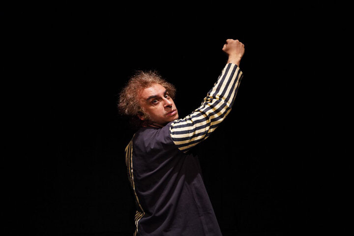 مخاطب می‌تواند همراه بازیگر خیال‌پردازی کند؛ روایتی از تنهایی و طغیان