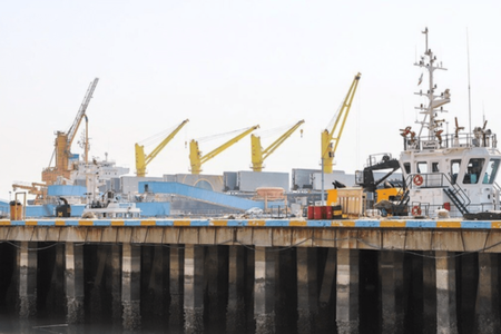 ورود دستگاه قضایی برای تأمین نهاده‌های دامی/ ترخیص ۱۶ هزار تن کنجاله سویا از بندر امام