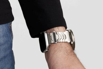 پایان جنگ سنت و مدرنیته با یک بند ساعت عجیب