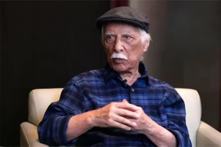 چهره دیده نشده بهرام بیضایی ۳۵ سال پیش در پشت صحنه‌ی مسافران+ عکس