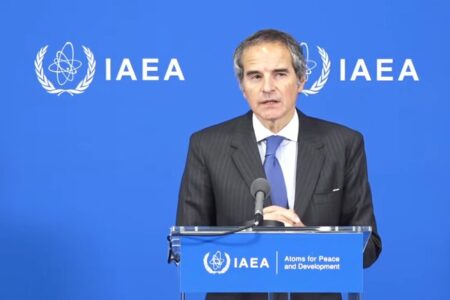 گروسی: مذاکره برای حل موضوع هسته‌ای ایران ادامه دارد