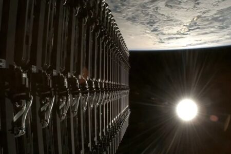 یک ماهواره استارلینک در حال سقوط است