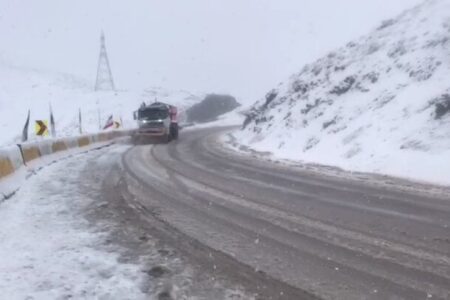 ۷۵۴۳ کیلومتر باند از محورهای کرمانشاه در عملیات برف‌روبی پاکسازی شد