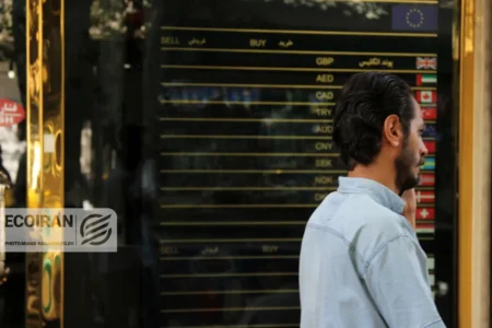 قیمت دلار 3 کانال بالا رفت | قیمت روی 137320 تومان بسته شد